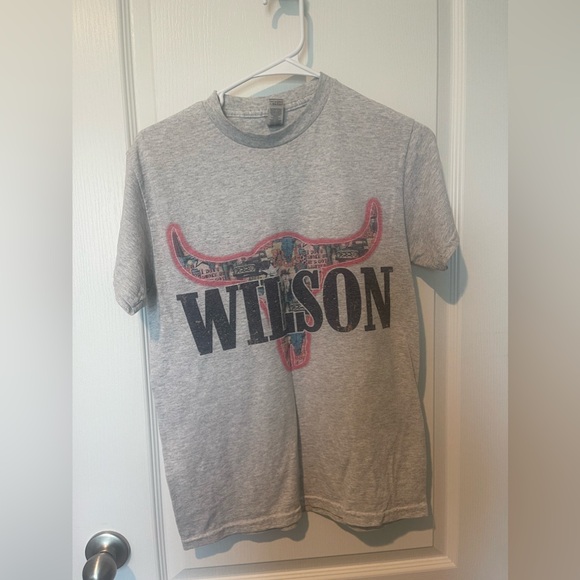 Women’s Size Small Lainey Wilson Tee Shirt. - Picture 1 of 2